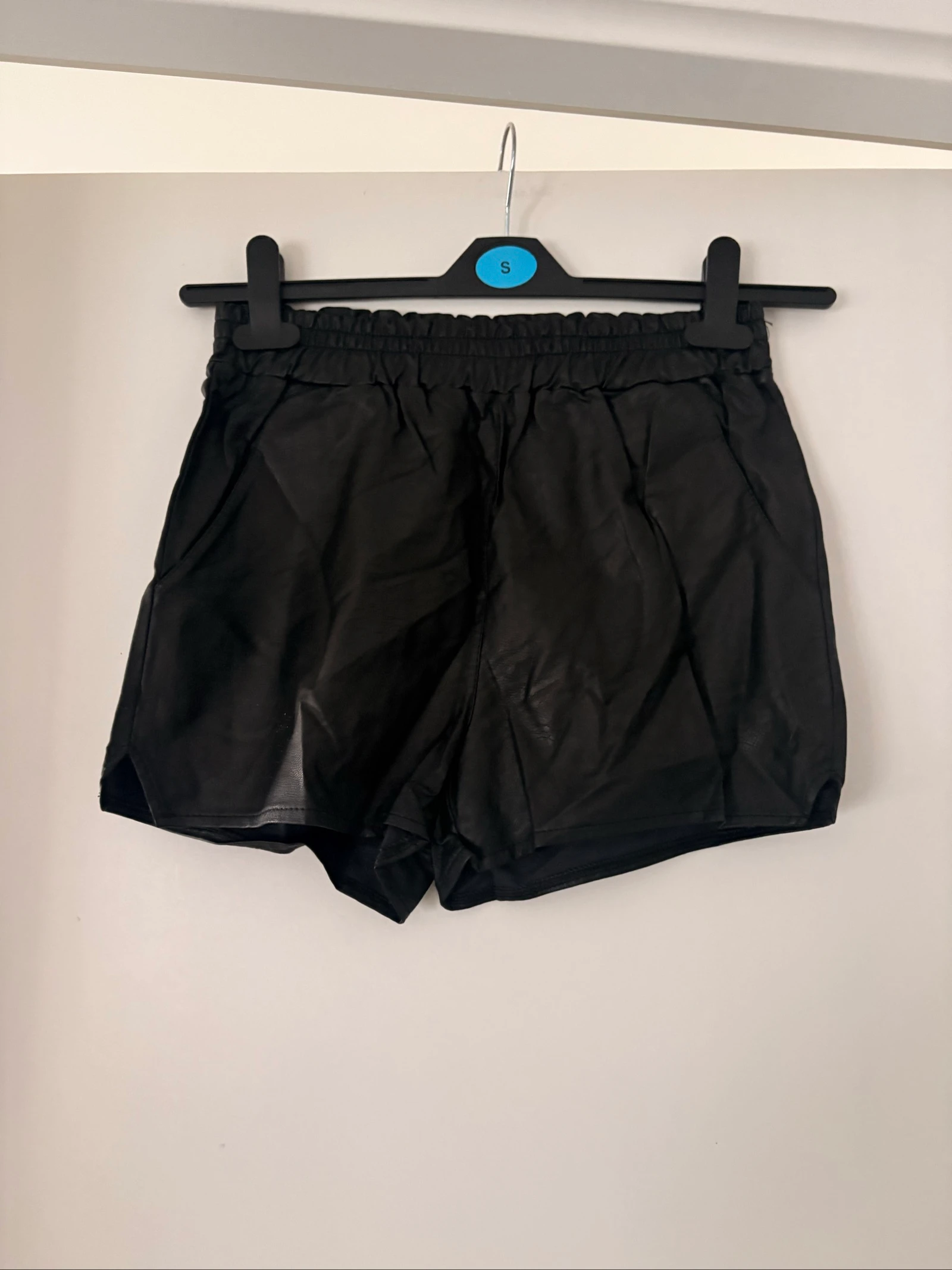 Short simili cuir